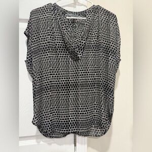 Vince Silk Kimono Blouse Shirt Womens
XXS Black Geometric Loose